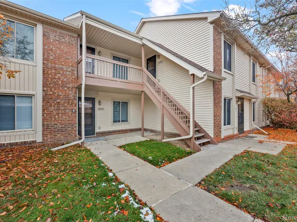 17915 Phyllis St, Roseville, MI 48066