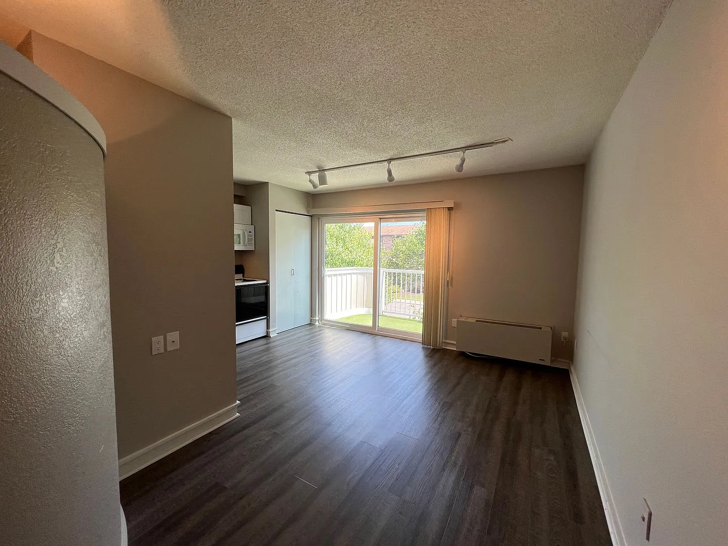 Beech St. Apartment — Photo 3
