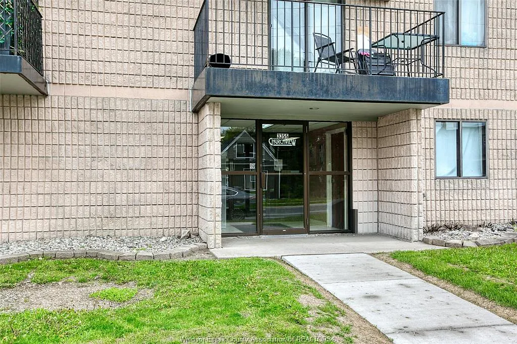 Building Photo - 3355 Sandwich St #102