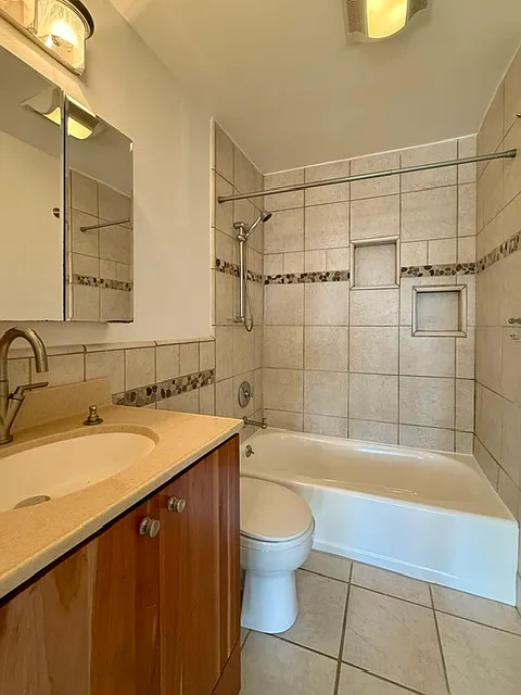 3 bed, 1900 sqft, $5,800 — Photo 3