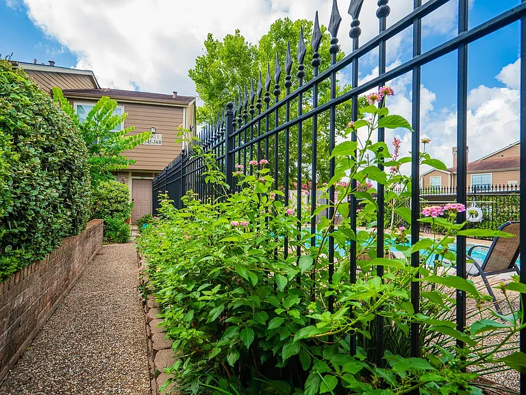 1860 White Oak Dr #242 — Photo 35