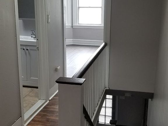 3rd image of 4829 N Hutchinson St
