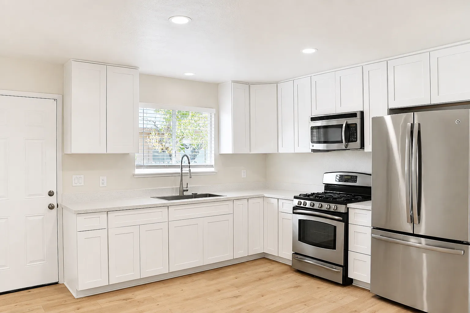 4 bed, 1192 sqft, $2,900 — Photo 2