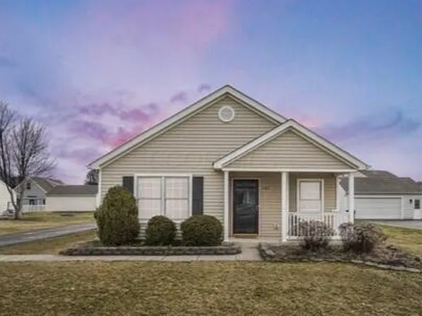 1121 Lake Forest Dr, Hebron, OH 43025