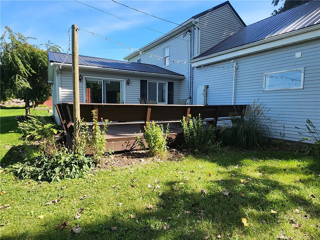4 bed, 2.0 bath, 2092 sqft, $1,800 — Photo 2