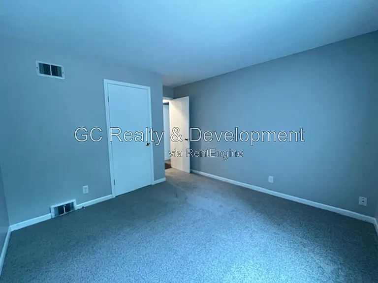 20 Simpson St #E — Photo 13