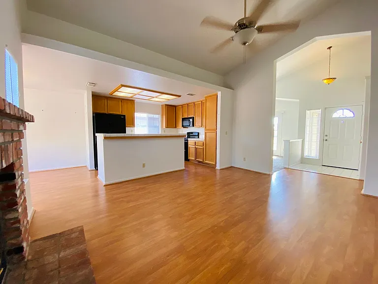 271 Allport Dr — Photo 5
