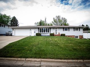 1204 18th Ave SW, Minot, ND 58701