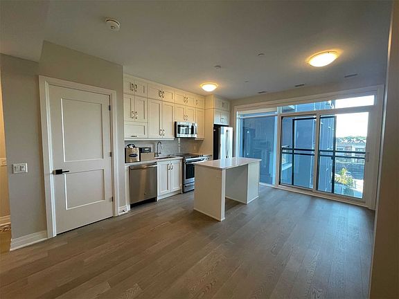 3rd image of 95 Dundas St W #401