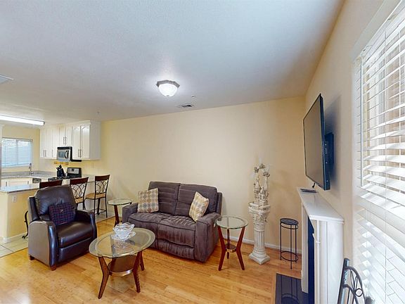 3rd image of 4057 Dale Rd APT B