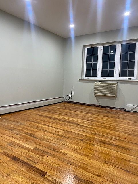 2nd image of 1423 E 84th St #3