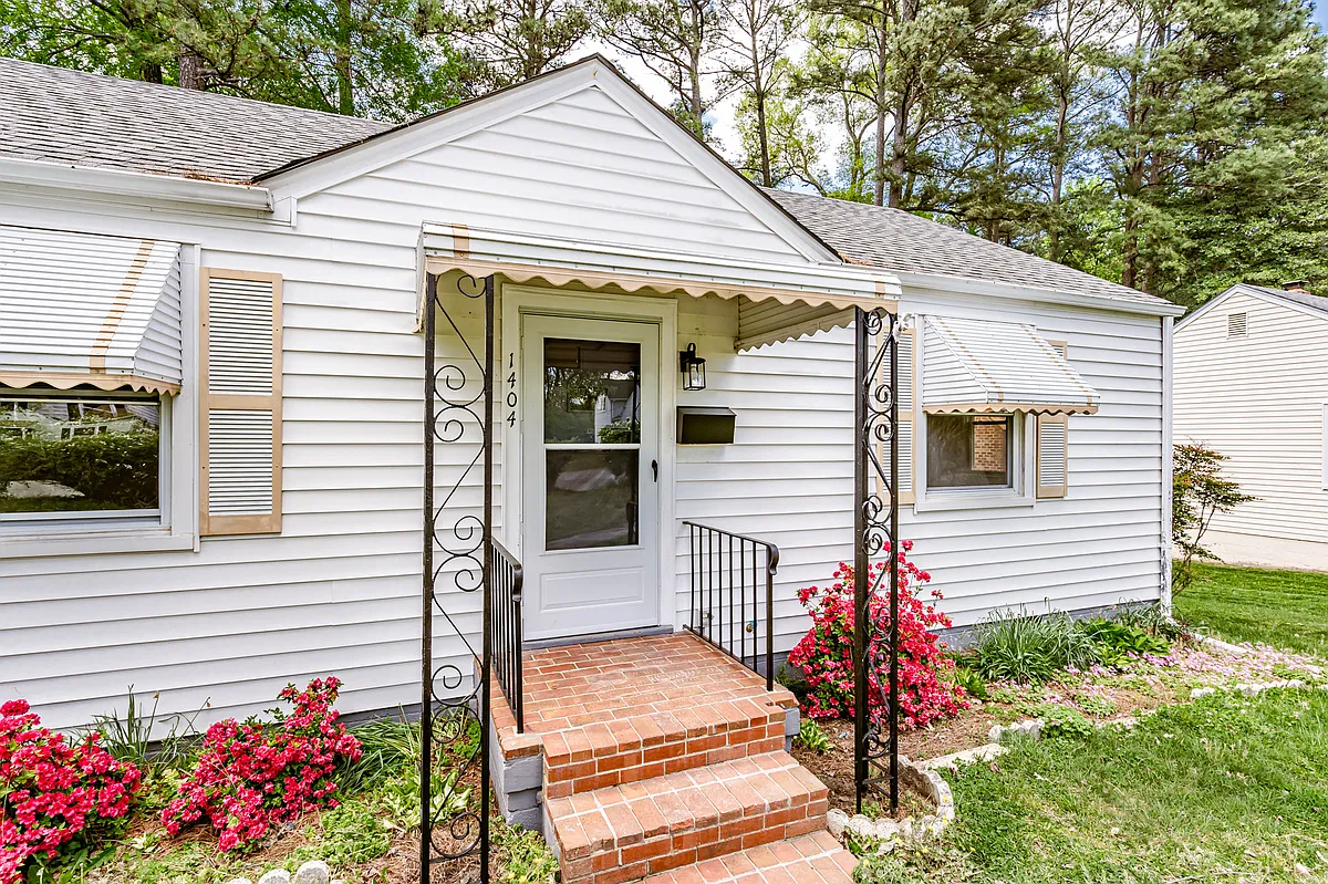 Building Photo - 1404 Landis Dr