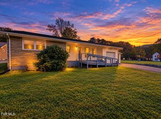 512 Cloudland Dr, Roan Mountain, TN 37687