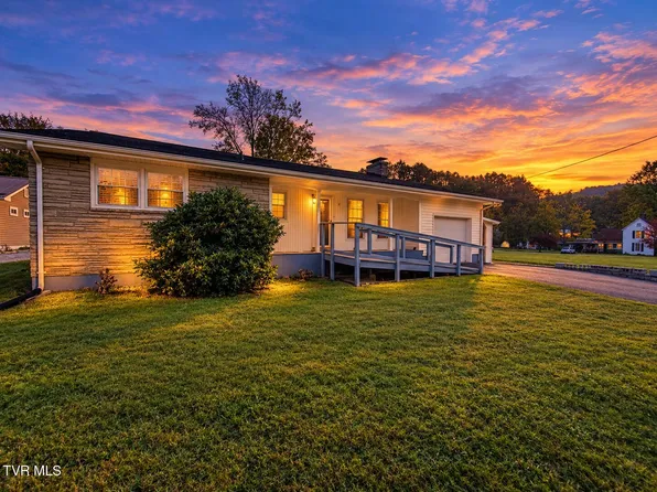 512 Cloudland Dr, Roan Mountain, TN 37687