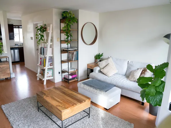 2375 Broadway St W #36, Vancouver, BC V6K 2E6