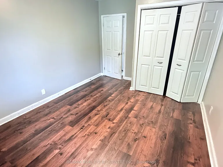52 Sharbot Ave — Photo 5