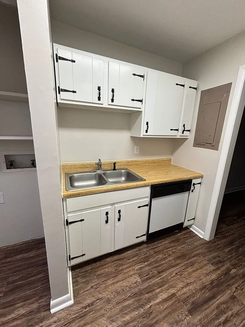 Updated townhome just near Midtown — Photo 2