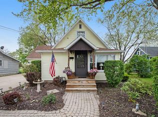 109 Featherbone Ave, Three Oaks, MI 49128