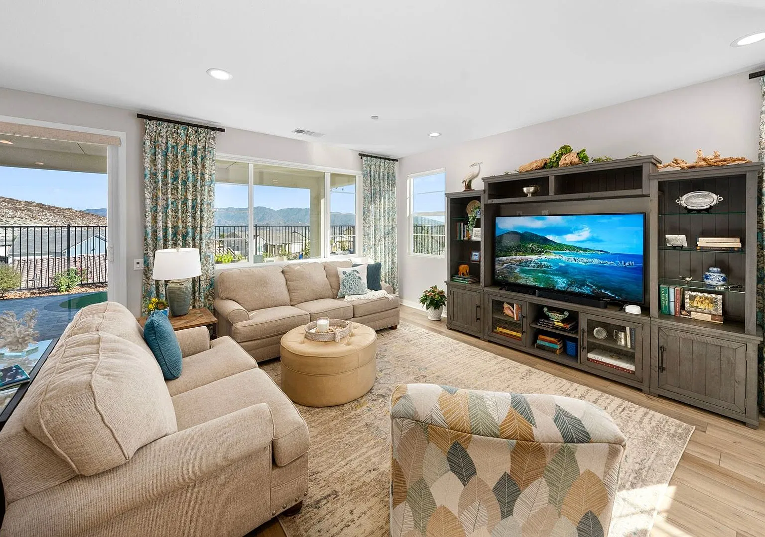 Modern Comfort Meets Relaxed California Living — Photo 2