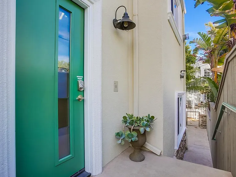 819 Ostend Ct — Photo 3