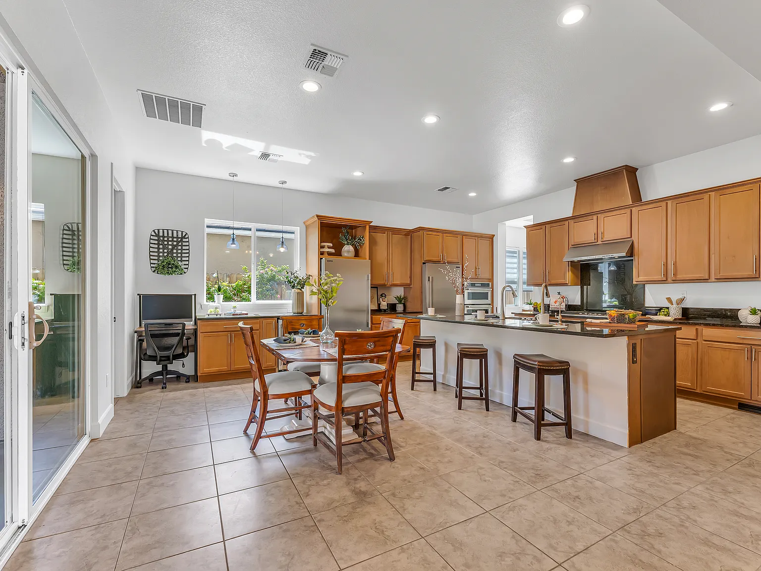 4 bed, 3.5 bath, 3103 sqft, $5,500 — Photo 4