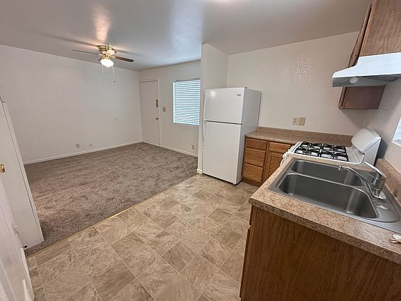 4th image of 325 Alexander Ave #4