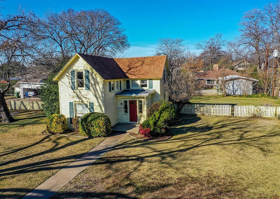 1st image of 1017 W Ave E