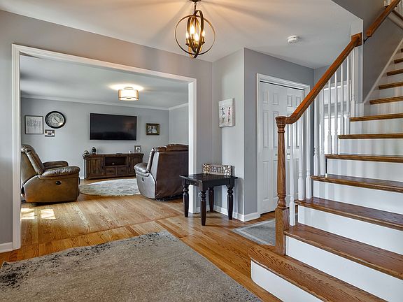 3rd image of 1129 Tamarack Ln