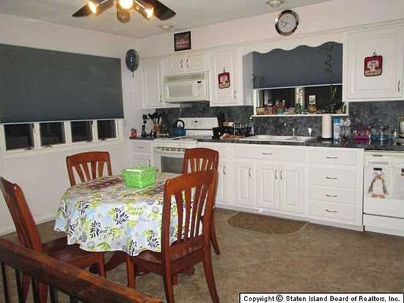 5th image of 55 Rockville Ave