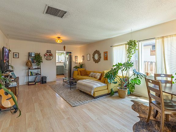 5th image of 324 W 7th St