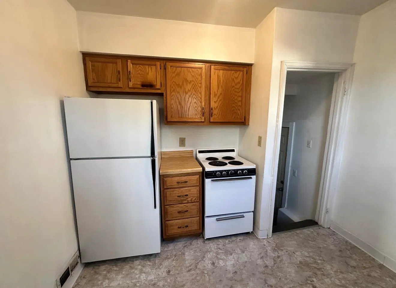 3 bed, 1400 sqft, $1,275 — Photo 1