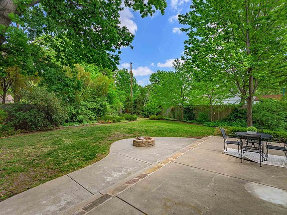 2nd image of 8 S Colonial Ct