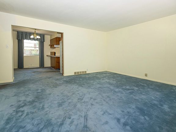 5th image of 5927 Meadowood Dr