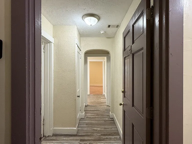 915 Chartiers Ave #4 — Photo 2