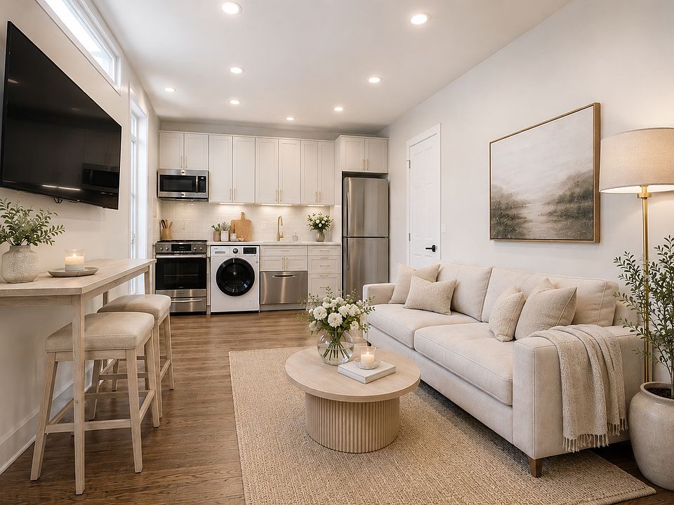 1st image of 70 Carmine St #3