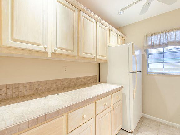 5th image of 5253 Lakefront Blvd APT B