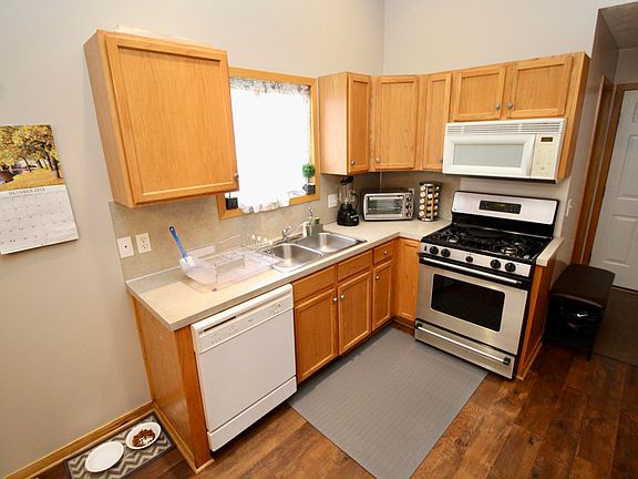 3rd image of 3055 Daybreak Ln