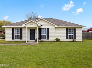 10604 Maple St, Ocean Springs, MS 39565