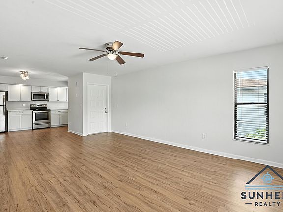 4th image of 4712 SE 5th Pl APT 202