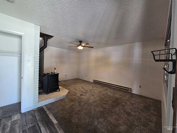 4th image of 321 W Ave E