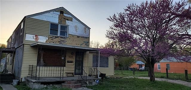2nd image of 928 S Coy St