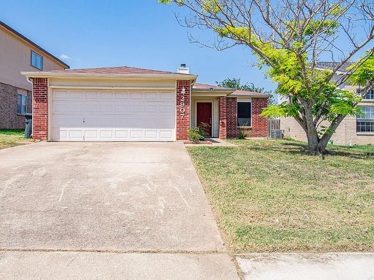 2907 Lantana Dr — Photo 1