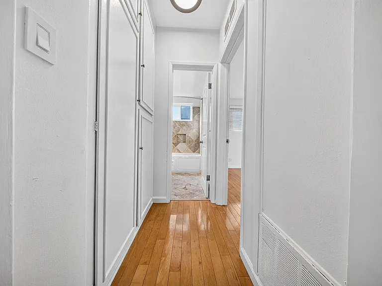 918 7th St — Photo 25