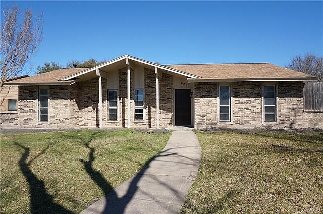 1st image of 421 Colonial Dr