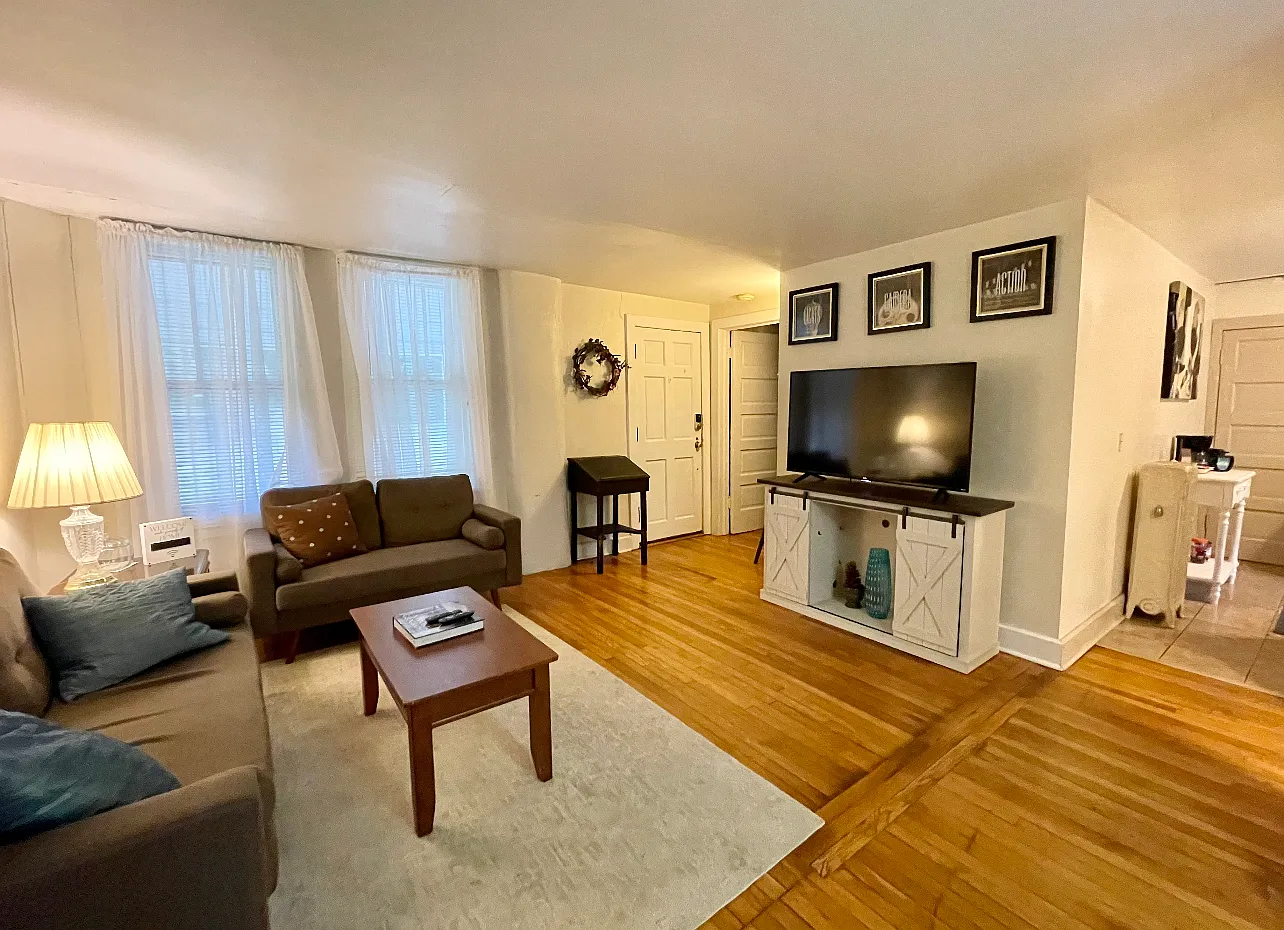 2 bed, 1000 sqft, $1,600 — Photo 4