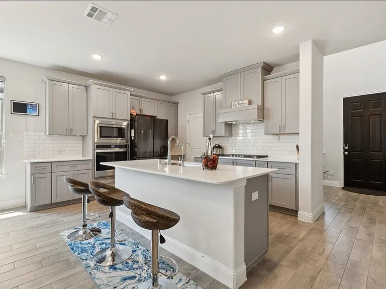 3640 Lillian Ct — Photo 9
