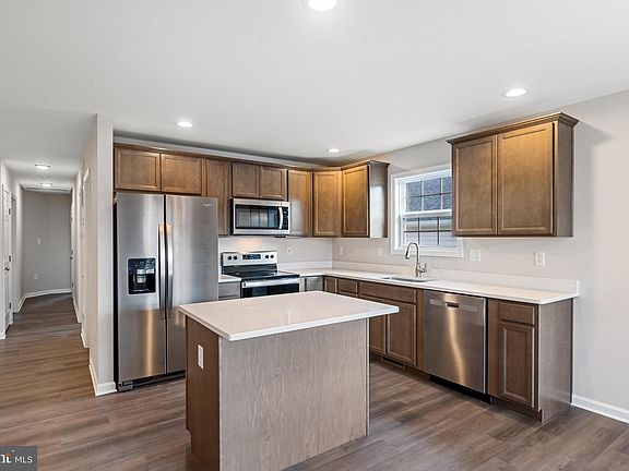 3rd image of 550 Great Oak Ct