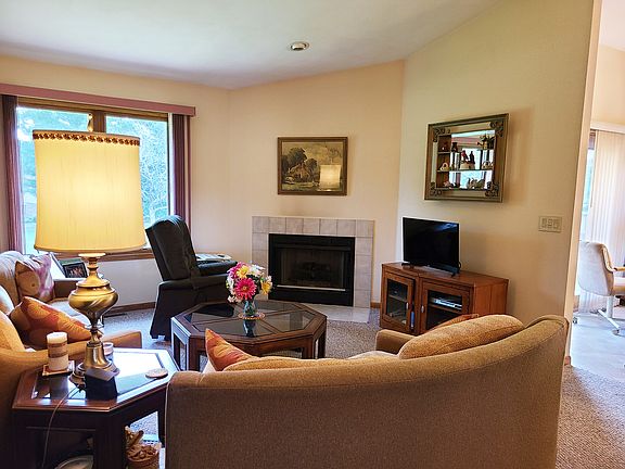 5th image of 6321 Carriage Green Way #7