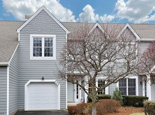 302 Barrister Ct #302, Wyckoff, NJ 07481