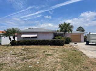 11365 4th St E, Treasure Island, FL 33706